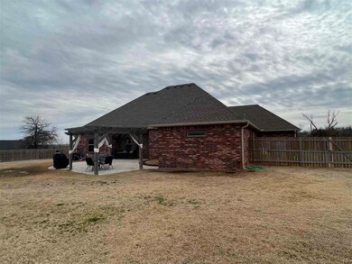 8732 NE Wolf Rd, Elgin, OK 73538 - photo 5