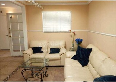 Small room adjacent to kitchen can be used as eith