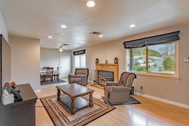 2331 Belladonna St, Redding, CA 96002 - photo 4