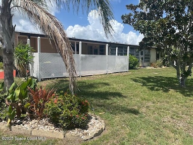 900 Oleander Cir, Sebastian, FL 32976 - photo 2