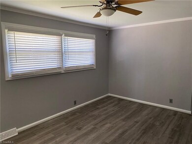 611 E Morehead St, Reidsville, NC 27320 - photo 2