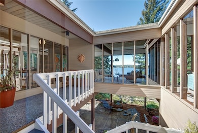 7653 W Mercer Way, Mercer Island, WA 98040 - photo 2