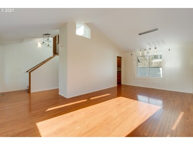 Living Room/Entrance