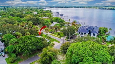 817 SW Saint Lucie Crescent, Stuart, FL 34994 - photo 4