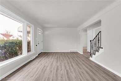 19504 Longview Ave, Maple Heights, OH 44137 - photo 5