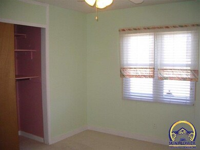 1325 SW Croix St, Topeka, KS 66611 - photo 5