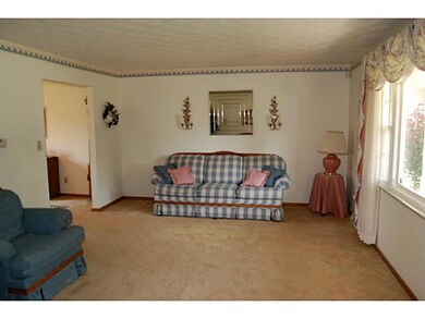 2853 Longfield Rd, Columbus, OH 43204 - photo 4