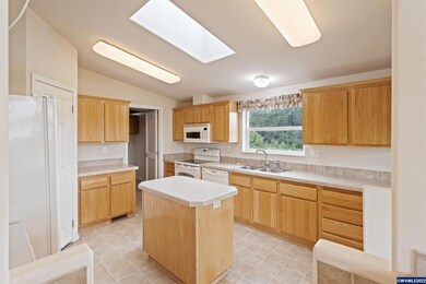 725 N Kings Valley Hwy, Dallas, OR 97338 - photo 6