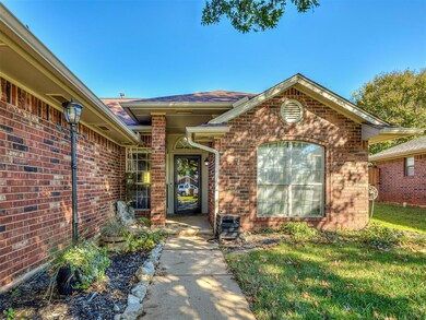 713 Gyrfalcon Dr, Norman, OK 73072 - photo 4