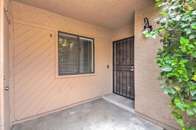 2402 S Grandview Ave-1