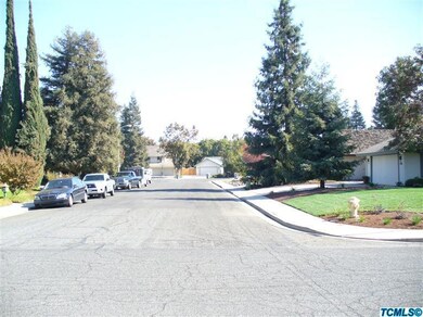 Corner lot on a cul-de-sac