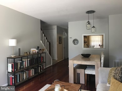 6311 Chimney Wood Ct, Alexandria, VA 22306 - photo 4