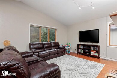 24-Living Room 20200916-DW-4034