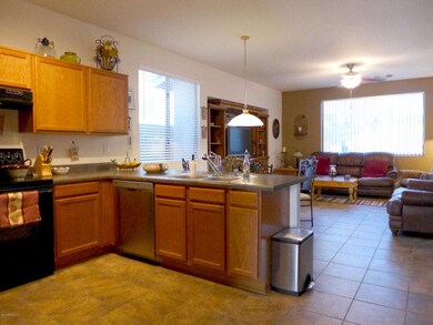 Kitchen FmlRm