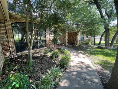 3813 Nocona Dr, Granbury, TX 76049 - photo 4