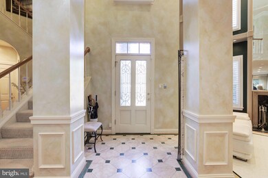 9124 Town Gate Ln, Bethesda, MD 20817 - photo 2