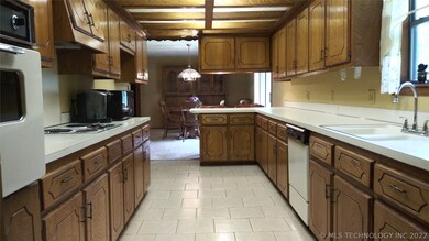 1203 N Navajo St, Chouteau, OK 74337 - photo 5