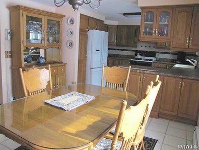 873 Castlebar Dr, North Tonawanda, NY 14120 - photo 5