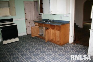 514 N Division St, Davenport, IA 52802 - photo 4