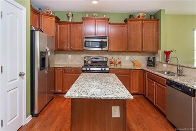 Wonderful workable kitchen w staggered 42inch cabinets w crown molding