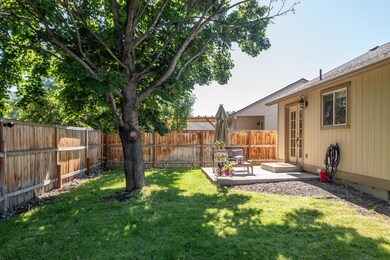 2766 SW Reindeer Ave, Redmond, OR 97756 - photo 6