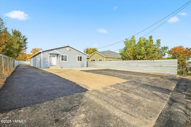 1310 South St, Sunnyside, WA 98944 - photo 3