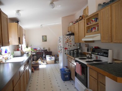 Kitchen W/ Breakfast Area