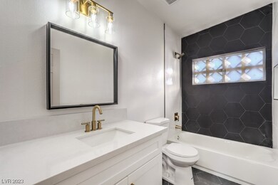2084 Golden Arrow Dr, Las Vegas, NV 89169 - photo 5