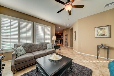 105-FrontRoom_2