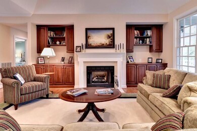 GREAT/GATHERING ENTERTAINING AREA WITH FP AND BUIL
