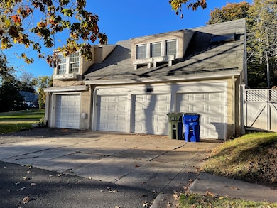 4 Sycamore Ln, West Hartford, CT 06117 - photo 3