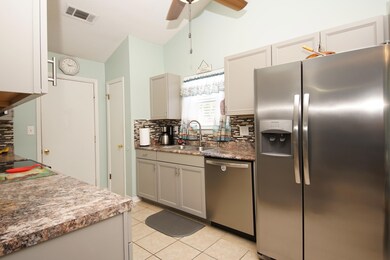 4821SummerCoveKitchen3