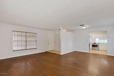 4964 Lofty Pines Cir E, Jacksonville, FL 32210 - photo 4