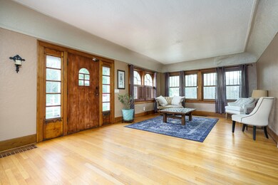 Main_St_W_2423_Kalamazoo_49006-7