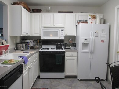 97 Pagoda Ln unit 97, Freehold, NJ 07728 - photo 3