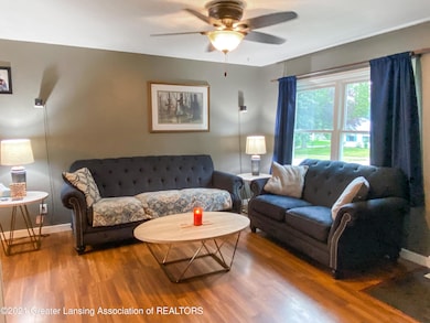 521 Beechwood St, Lansing, MI 48910 - photo 2