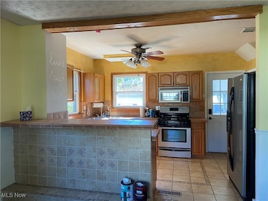 237 Commonwealth Ave NE, Massillon, OH 44646 - photo 4