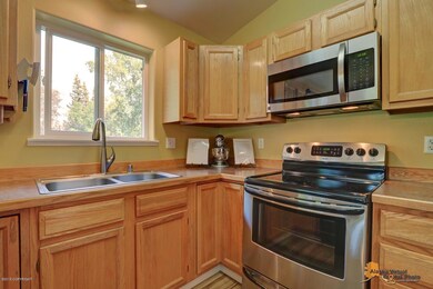 Kitchen w/Ceramic Cooktop