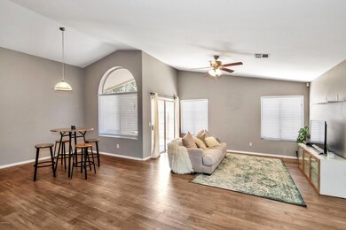 826 W Sil-004-004-DLB 1399-MLS_Size