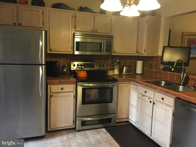 4148 Applegate Ct, Suitland, MD 20746 - photo 4