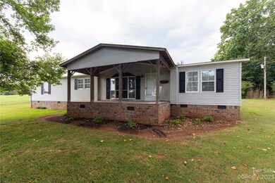 149 Bluegill Ln, Statesville, NC 28625 - photo 2