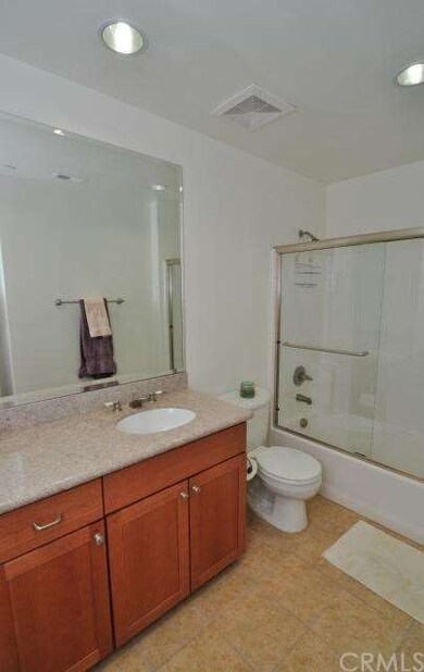Downstairs full bathroom 