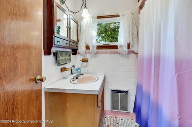 27 Hillman St, Wilkes Barre, PA 18705 - photo 2