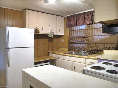 1831 N Dunleith Ave, Winston Salem, NC 27105 - photo 4