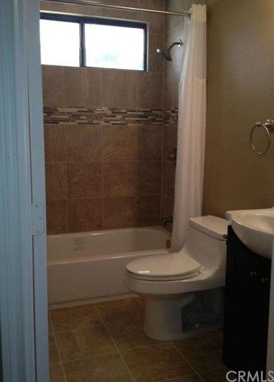 Newly Remodeled Full Bathroom 