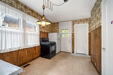 6441 N Mozart St, Chicago, IL 60645 - photo 7