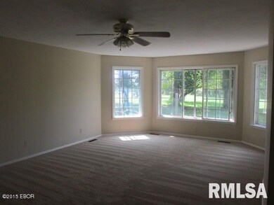 301 Saint Marys Dr, Harrisburg, IL 62946 - photo 7