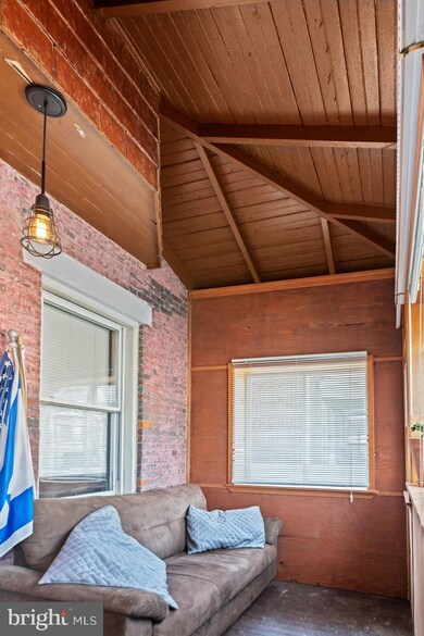 302 Clifton Ave, Darby, PA 19023 - photo 4