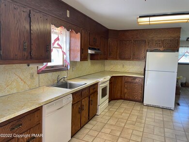 222 Earl Dr, Brodheadsville, PA 18322 - photo 7