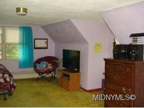 Large BR upstairs